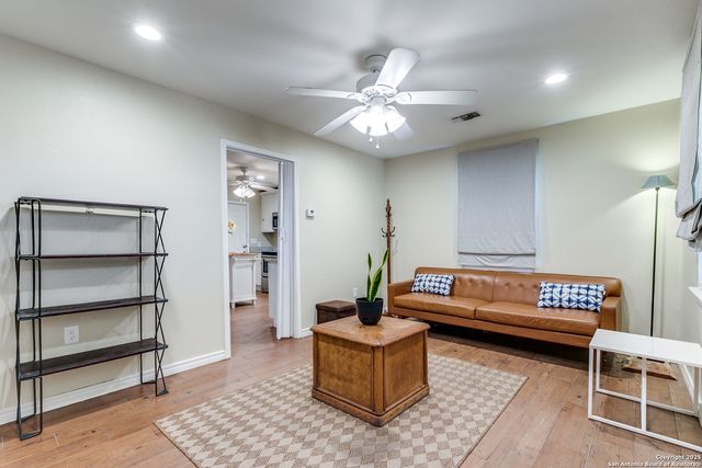 1414 Capitol, San Antonio, TX 78201