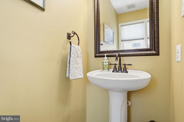 142 GRANDVIEW DR, Warminster, PA 18974