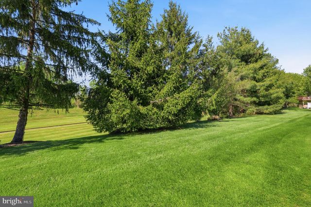 142 GRANDVIEW DR, Warminster, PA 18974