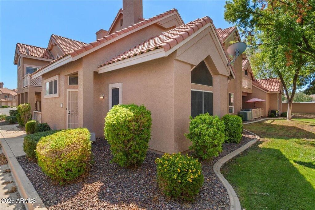 1633 E LAKESIDE Drive 76, Gilbert, AZ 85234 — exterior