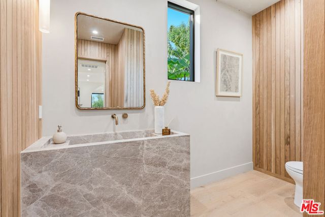 16643 Addison Street, Encino, CA 91436