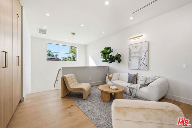 16643 Addison Street, Encino, CA 91436