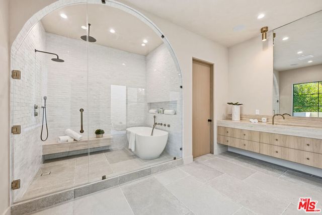 16643 Addison Street, Encino, CA 91436