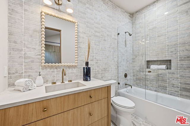 16643 Addison Street, Encino, CA 91436