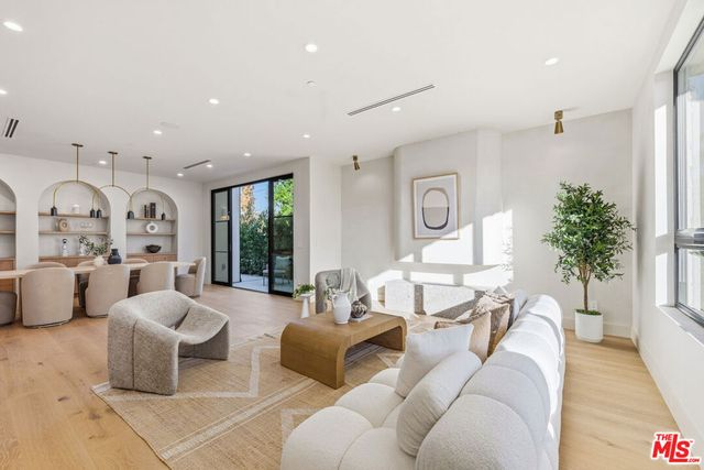 16643 Addison Street, Encino, CA 91436