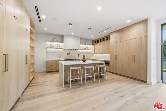 16643 Addison Street, Encino, CA 91436