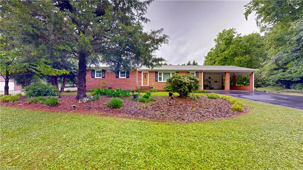 4211 VILLAGE Drive, Trinity, NC 27370