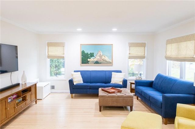 9 Folkestone Lane, Penfield, NY 14526