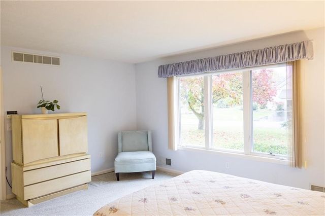 9 Folkestone Lane, Penfield, NY 14526