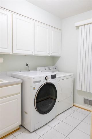 9 Folkestone Lane, Penfield, NY 14526