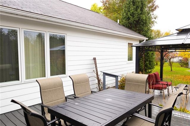 9 Folkestone Lane, Penfield, NY 14526