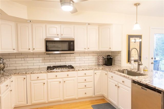 9 Folkestone Lane, Penfield, NY 14526