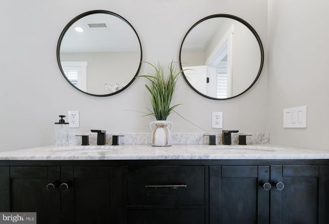 129 CAMBRIDGE DR, Wilmington, DE 19803