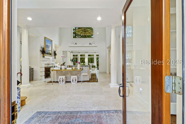 15 Hawthorne Rd, Bluffton, SC 29910