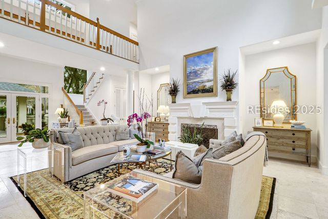 15 Hawthorne Rd, Bluffton, SC 29910