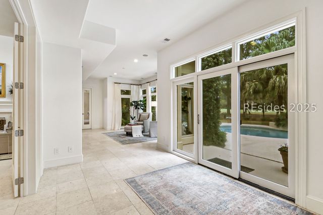 15 Hawthorne Rd, Bluffton, SC 29910