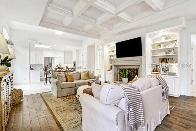 15 Hawthorne Rd, Bluffton, SC 29910