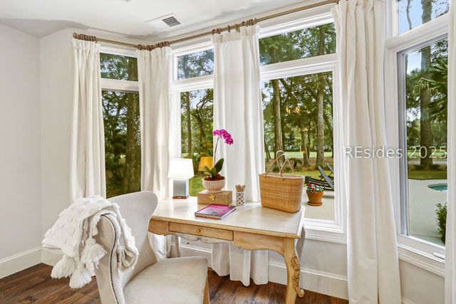 15 Hawthorne Rd, Bluffton, SC 29910