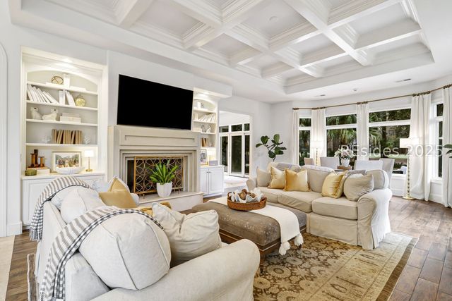 15 Hawthorne Rd, Bluffton, SC 29910