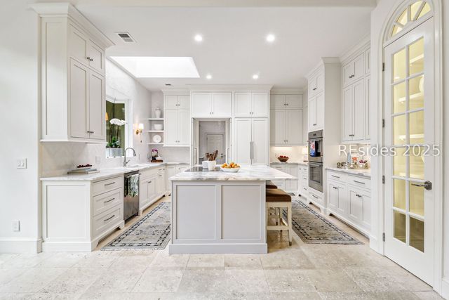 15 Hawthorne Rd, Bluffton, SC 29910