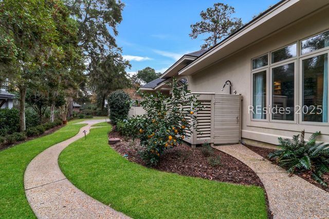 15 Hawthorne Rd, Bluffton, SC 29910