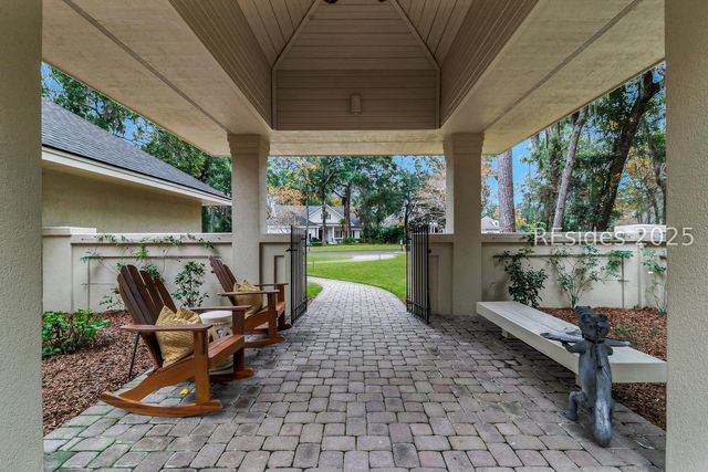 15 Hawthorne Rd, Bluffton, SC 29910