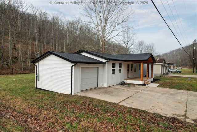 3241 Buff Creek Road, Hurricane, WV 25526