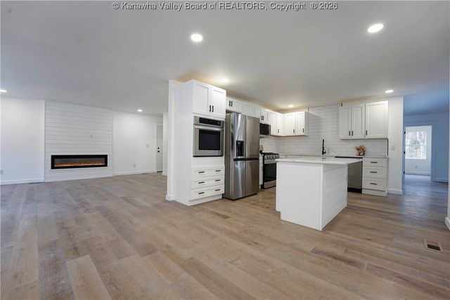 3241 Buff Creek Road, Hurricane, WV 25526