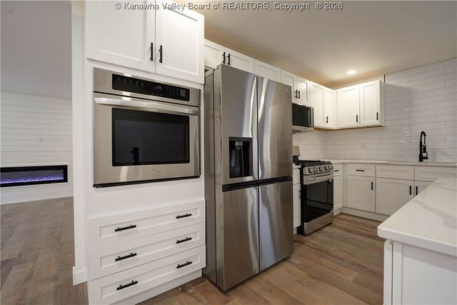 3241 Buff Creek Road, Hurricane, WV 25526