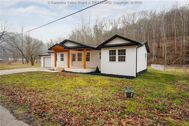 3241 Buff Creek Road, Hurricane, WV 25526