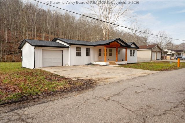 3241 Buff Creek Road, Hurricane, WV 25526