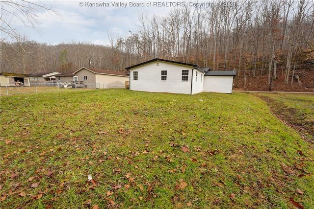 3241 Buff Creek Road, Hurricane, WV 25526