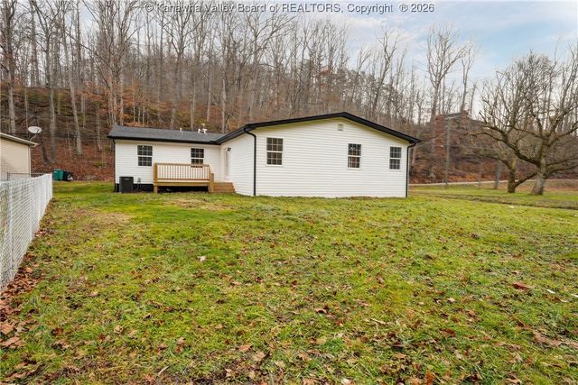 3241 Buff Creek Road, Hurricane, WV 25526