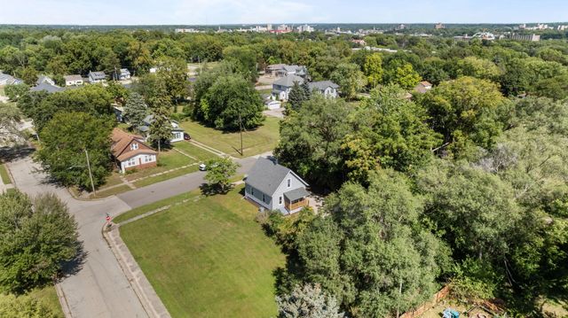 928 Lincoln Avenue, Rockford, IL 61102