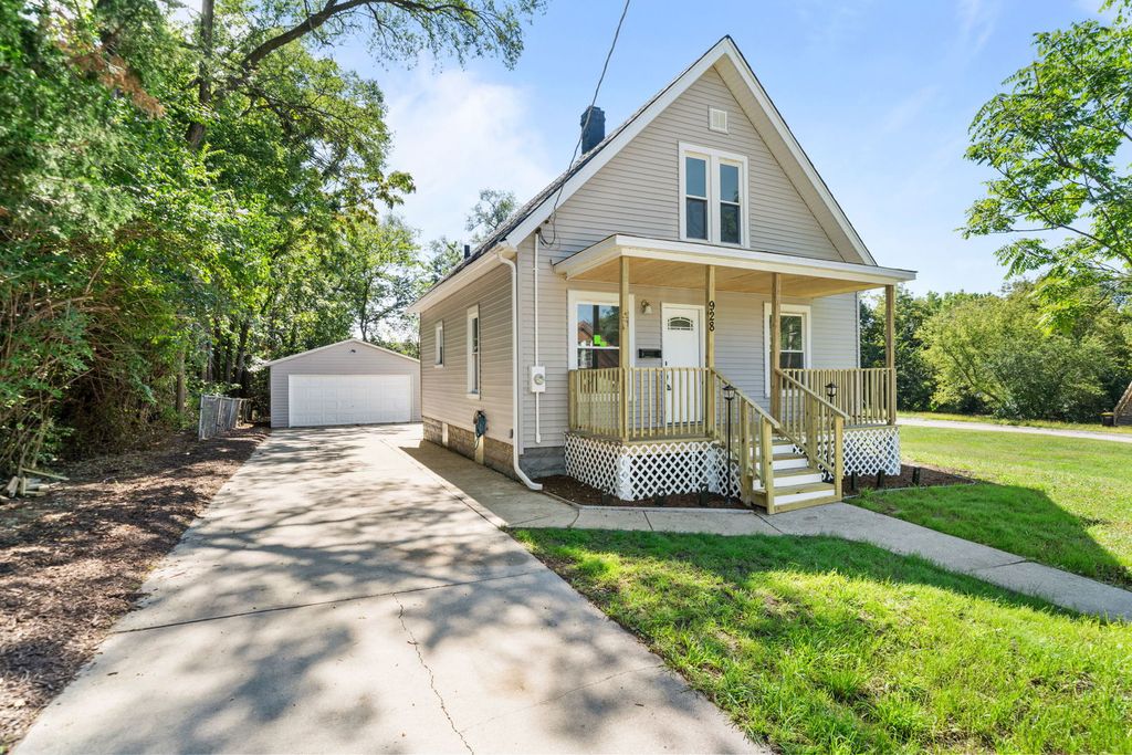 928 Lincoln Avenue, Rockford, IL 61102