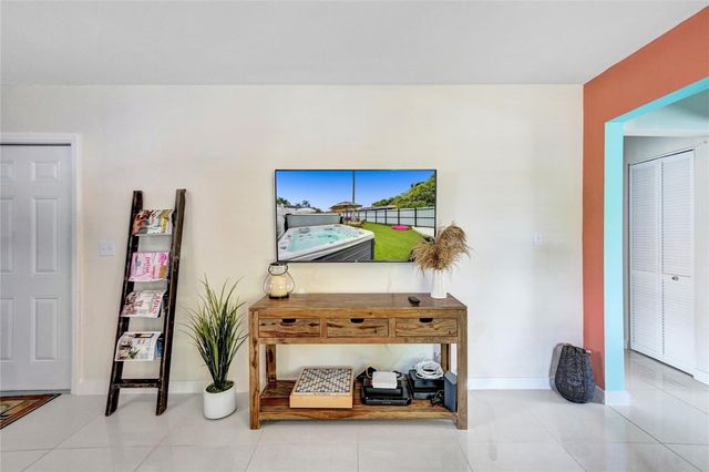 8236 NW 1st Place 1, Miami, FL 33150