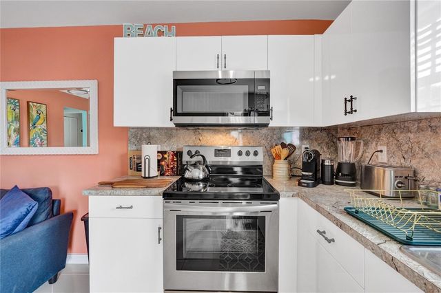 8236 NW 1st Place 1, Miami, FL 33150