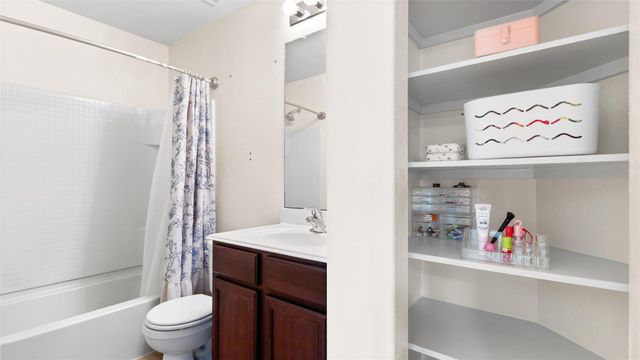 9439 Gold Mountain Drive, Rosharon, TX 77583