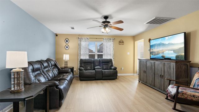 9439 Gold Mountain Drive, Rosharon, TX 77583