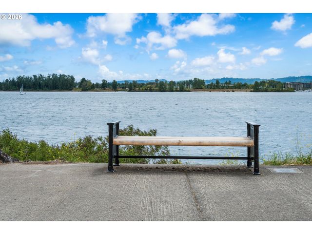 2015 Se COLUMBIA RIVER Dr 220, Vancouver, WA 98661
