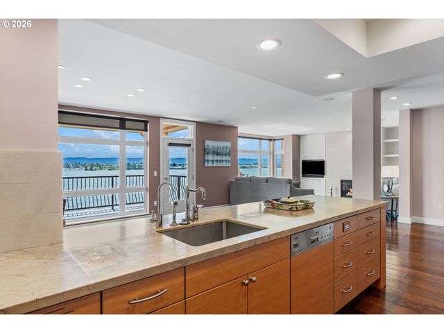 2015 Se COLUMBIA RIVER Dr 220, Vancouver, WA 98661