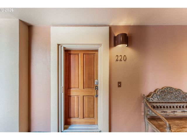 2015 Se COLUMBIA RIVER Dr 220, Vancouver, WA 98661