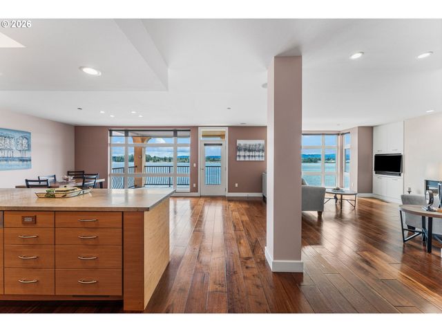 2015 Se COLUMBIA RIVER Dr 220, Vancouver, WA 98661
