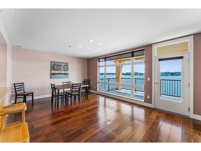 2015 Se COLUMBIA RIVER Dr 220, Vancouver, WA 98661