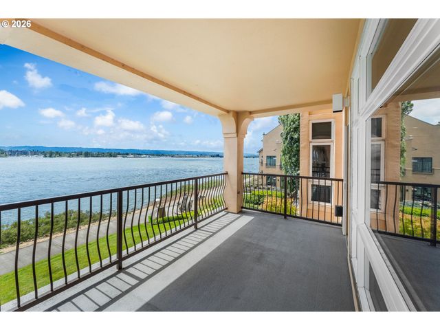 2015 Se COLUMBIA RIVER Dr 220, Vancouver, WA 98661