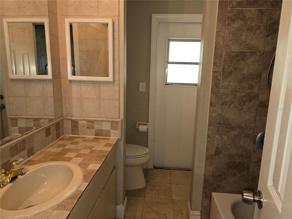 Image 18 of property listing at 6745 ENGLELAKE DRIVE, Lakeland, FL 33813