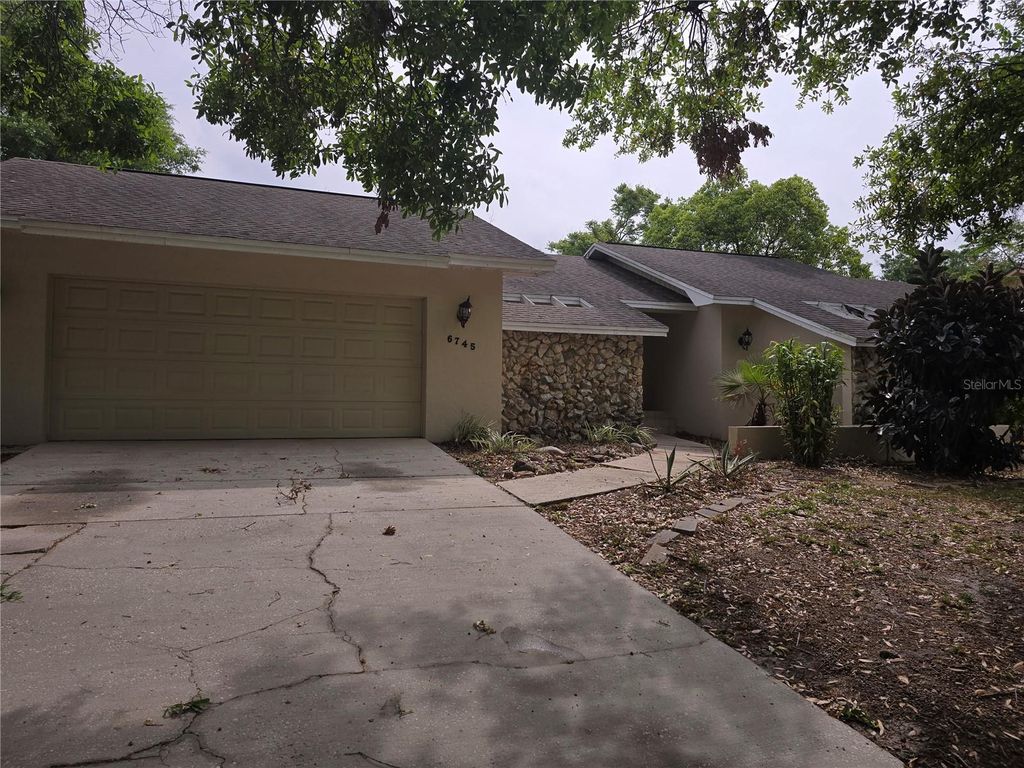 Image 28 of property listing at 6745 ENGLELAKE DRIVE, Lakeland, FL 33813