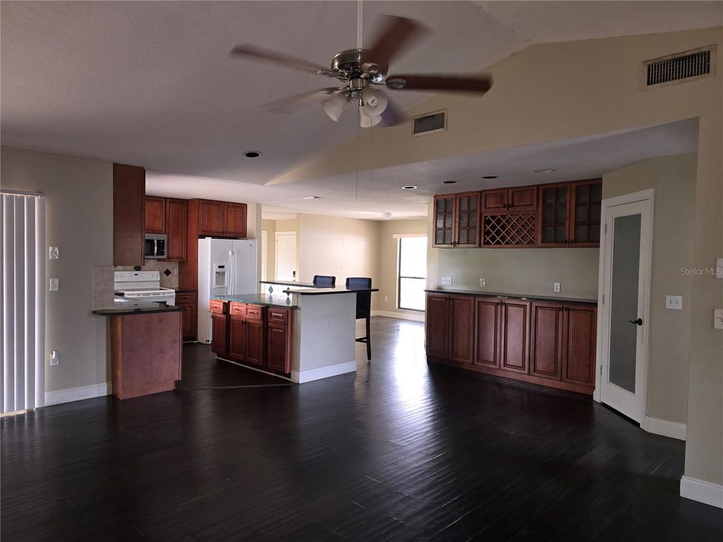 Image 6 of property listing at 6745 ENGLELAKE DRIVE, Lakeland, FL 33813