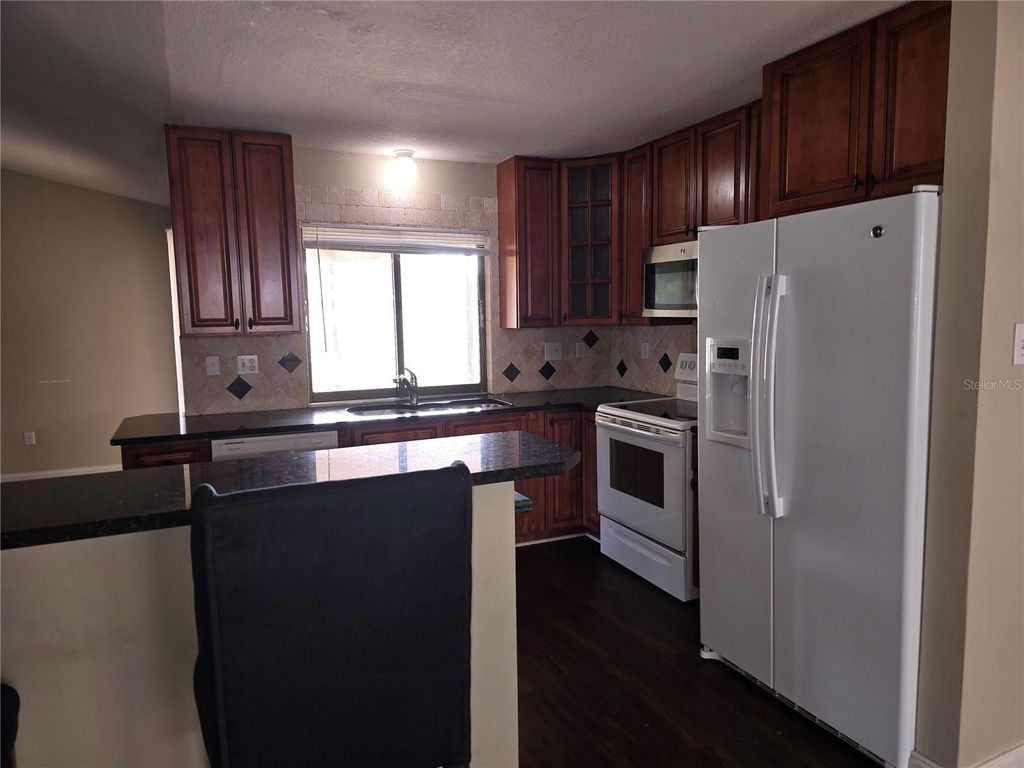 Image 7 of property listing at 6745 ENGLELAKE DRIVE, Lakeland, FL 33813