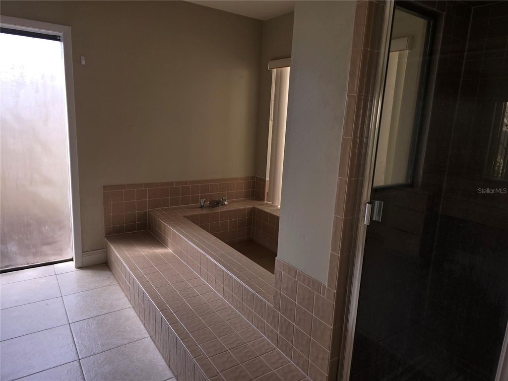 Image 10 of property listing at 6745 ENGLELAKE DRIVE, Lakeland, FL 33813